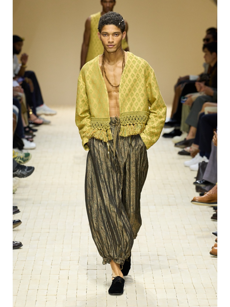 JERANIMO VAN RUSSEL - Image 1 Part 2