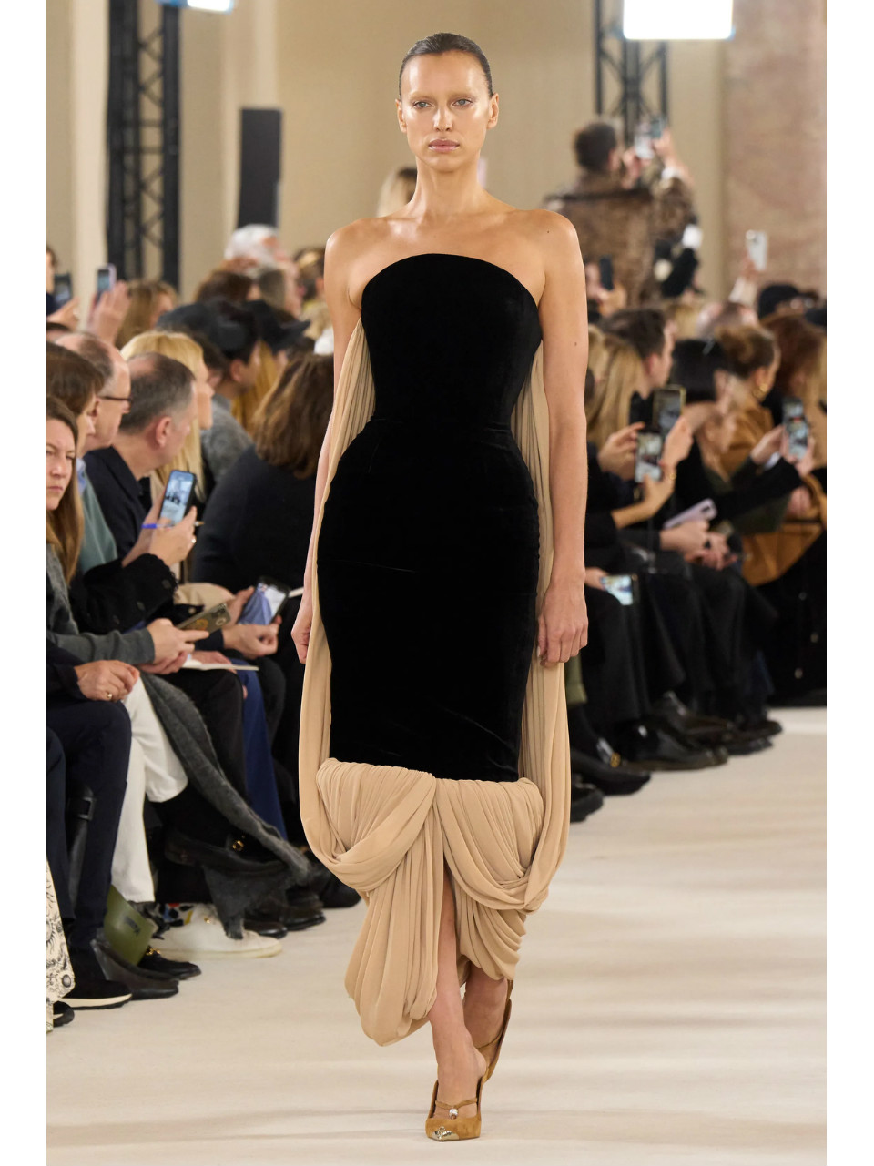 IRINA SHAYK - Image 8 Part 1