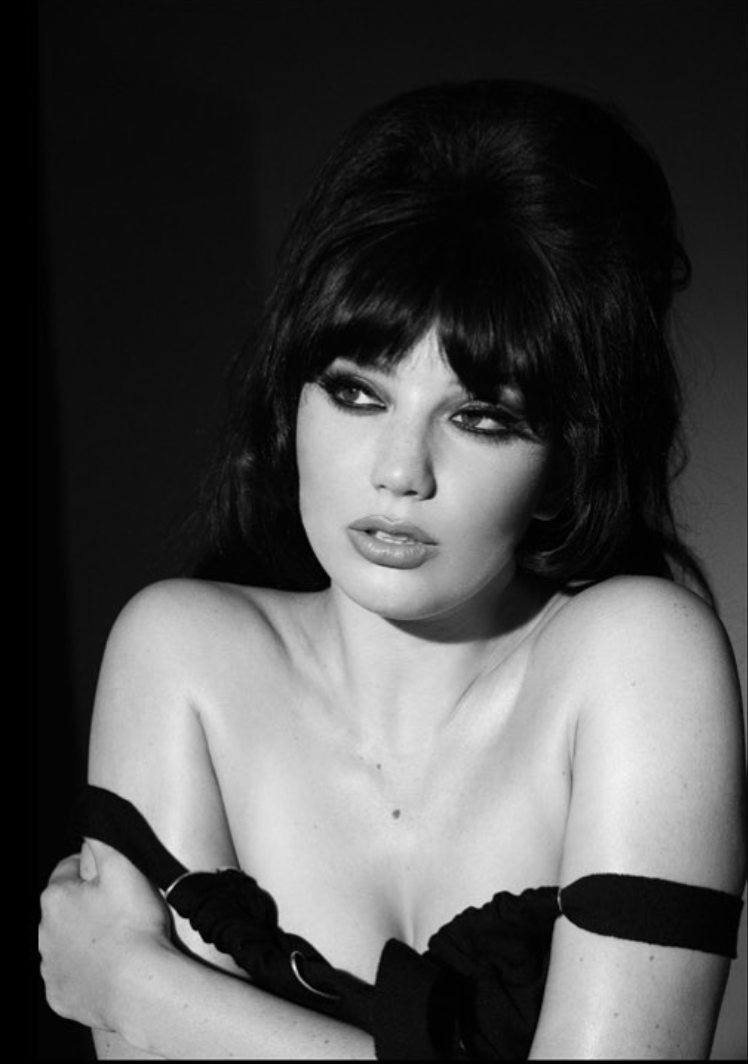 DAISY LOWE